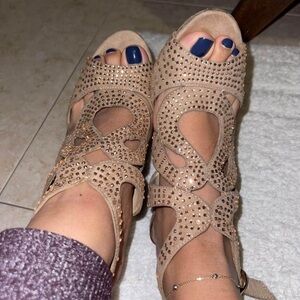 Rhinestone light pink cream worn heels size 6